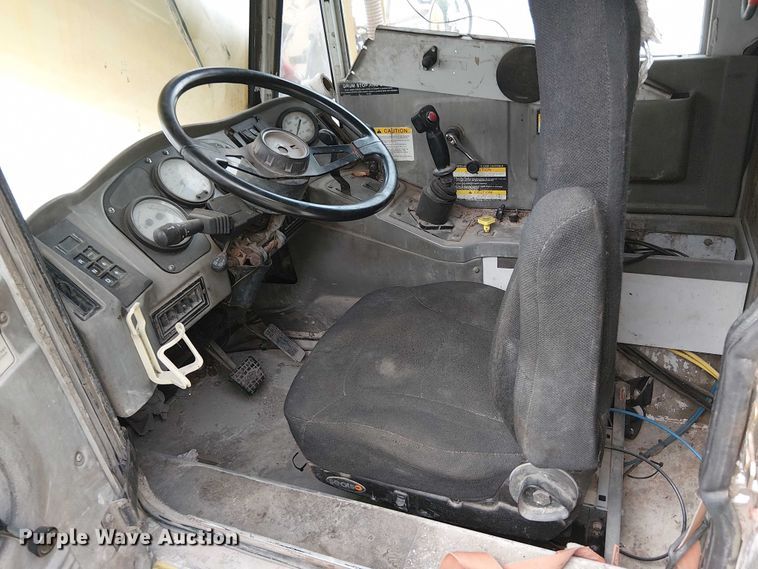 image for item DT6267 2007 Oshkosh S Series ready mix truck