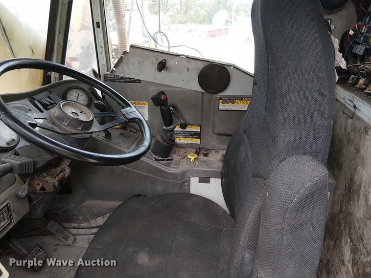 image for item DT6267 2007 Oshkosh S Series ready mix truck