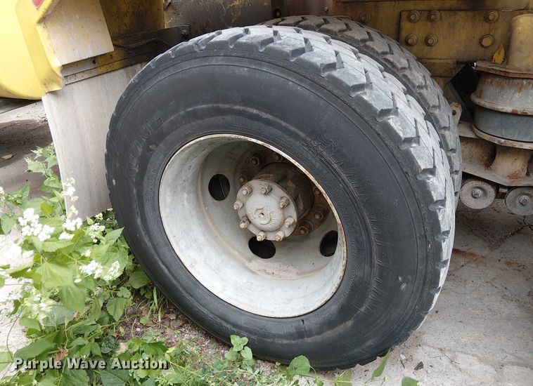 image for item DT6267 2007 Oshkosh S Series ready mix truck