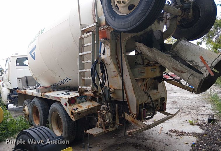 image for item DT6268 1999 Sterling ready mix truck