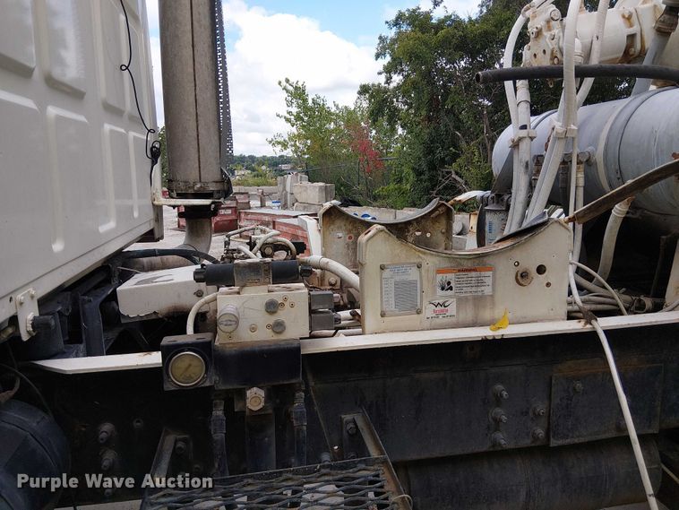 image for item DT6268 1999 Sterling ready mix truck