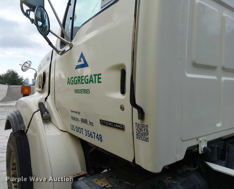 image for item DT6268 1999 Sterling ready mix truck