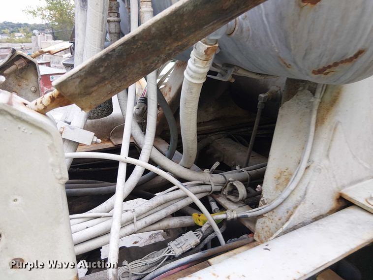 image for item DT6268 1999 Sterling ready mix truck