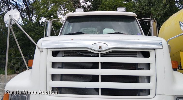image for item DT6268 1999 Sterling ready mix truck