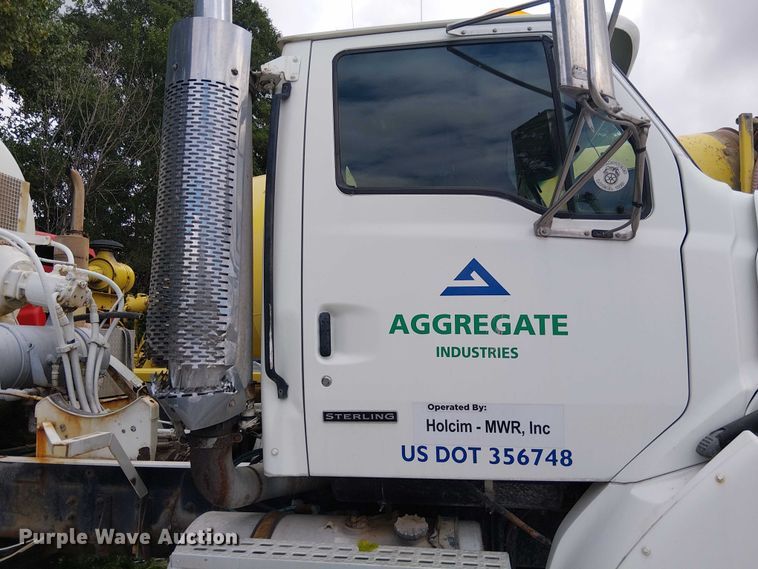 image for item DT6268 1999 Sterling ready mix truck