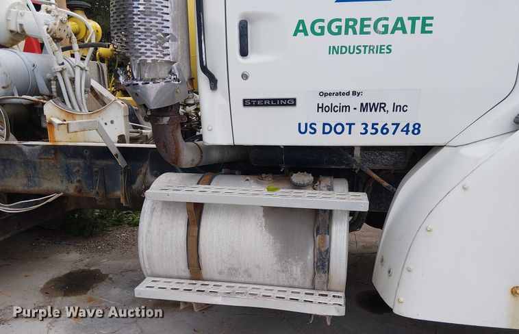 image for item DT6268 1999 Sterling ready mix truck