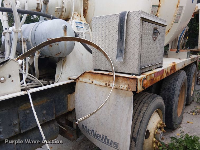 image for item DT6268 1999 Sterling ready mix truck