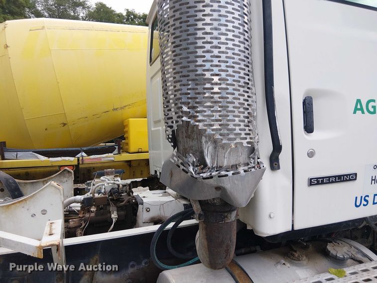 image for item DT6268 1999 Sterling ready mix truck