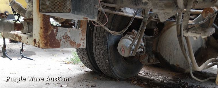 image for item DT6268 1999 Sterling ready mix truck