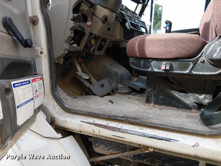 image for item DT6268 1999 Sterling ready mix truck