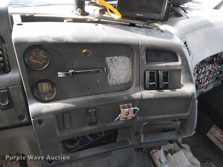 image for item DT6268 1999 Sterling ready mix truck