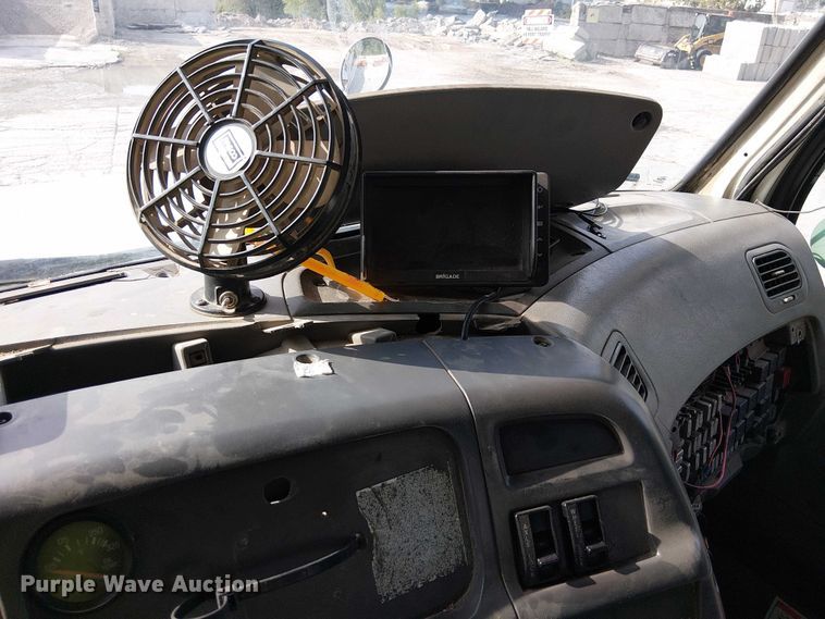 image for item DT6268 1999 Sterling ready mix truck