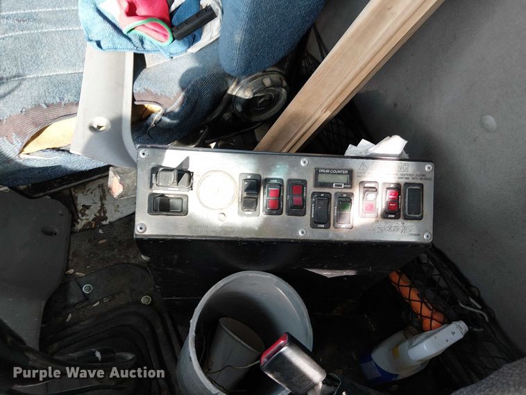 image for item DT6268 1999 Sterling ready mix truck