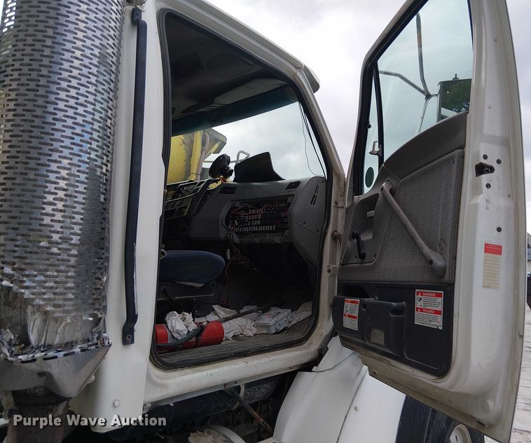 image for item DT6268 1999 Sterling ready mix truck