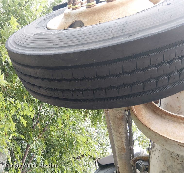 image for item DT6268 1999 Sterling ready mix truck