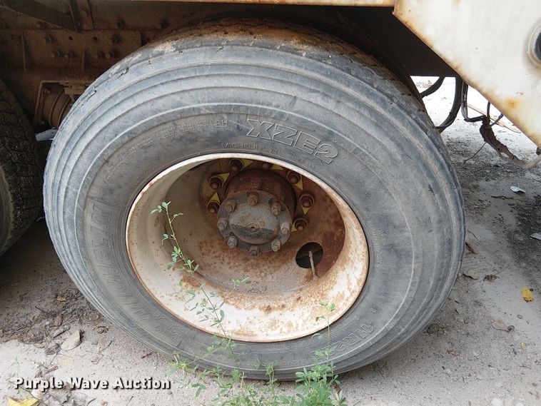 image for item DT6268 1999 Sterling ready mix truck