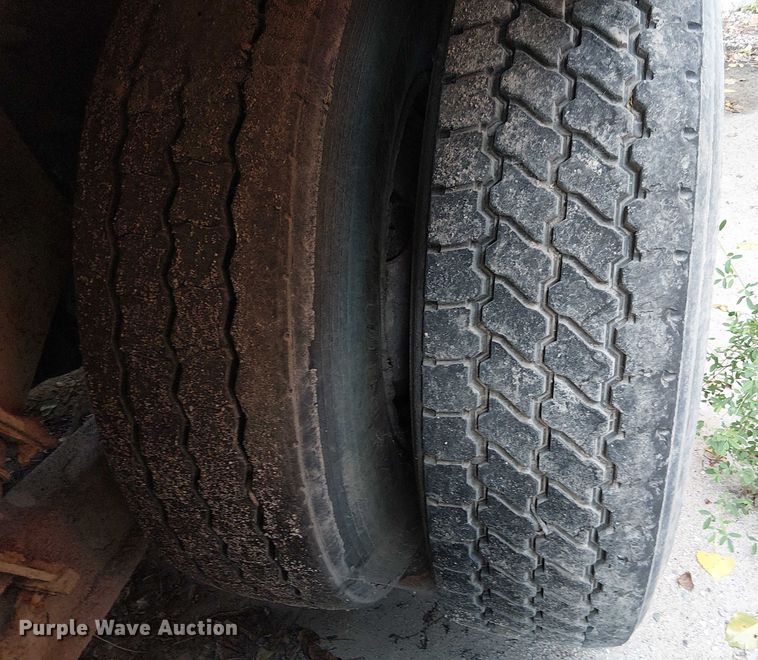 image for item DT6268 1999 Sterling ready mix truck