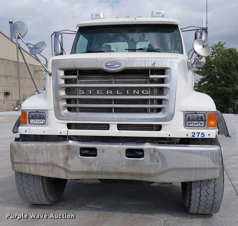 image for item DT6274 2007 Sterling truck cab and chassis