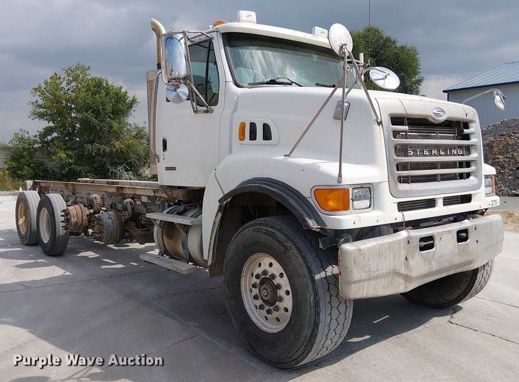 image for item DT6274 2007 Sterling truck cab and chassis