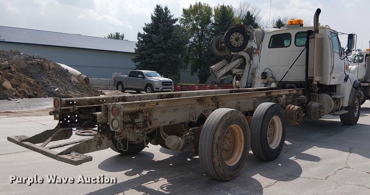 image for item DT6274 2007 Sterling truck cab and chassis