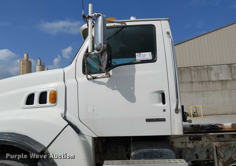 image for item DT6274 2007 Sterling truck cab and chassis