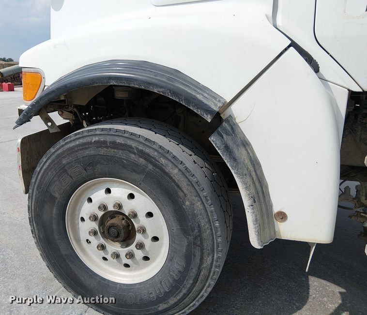 image for item DT6274 2007 Sterling truck cab and chassis