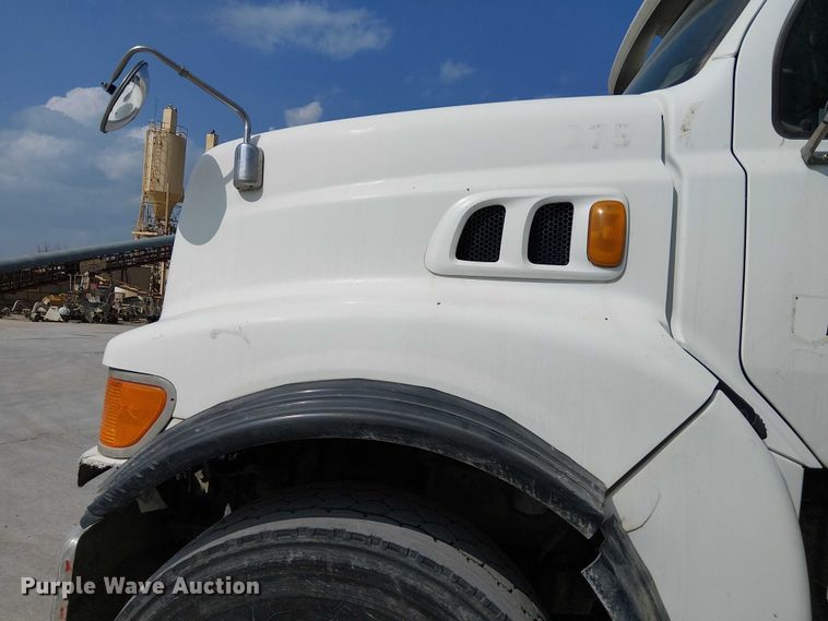 image for item DT6274 2007 Sterling truck cab and chassis