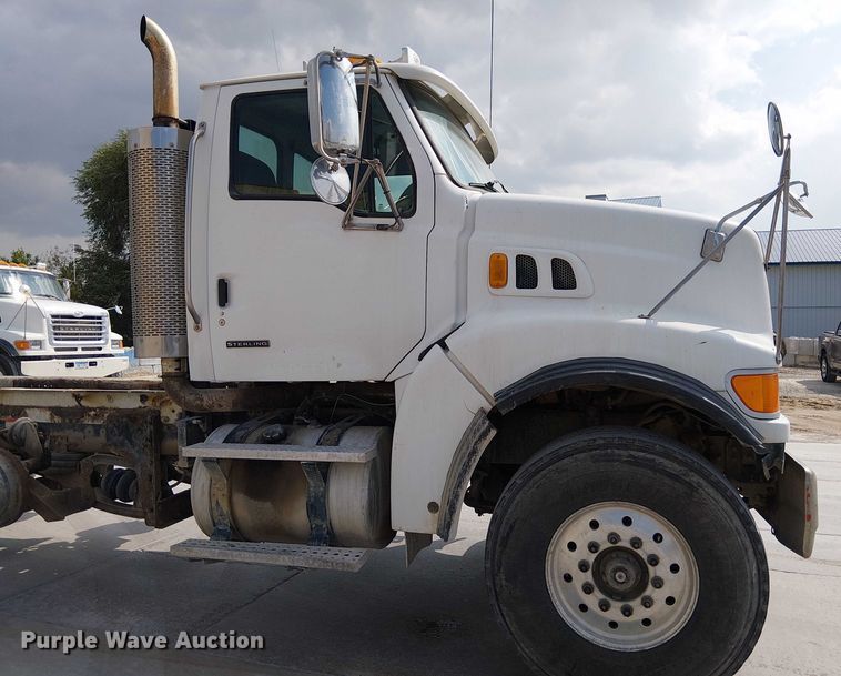 image for item DT6274 2007 Sterling truck cab and chassis