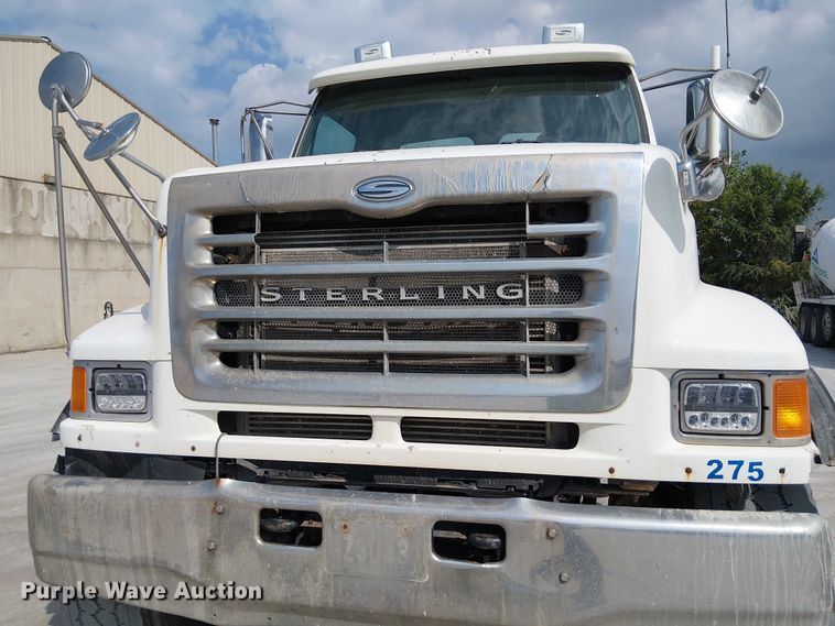 image for item DT6274 2007 Sterling truck cab and chassis