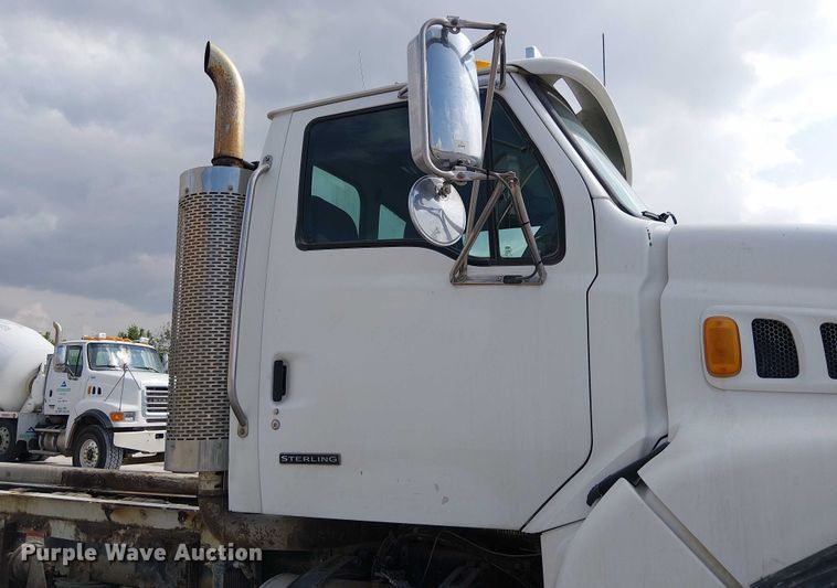 image for item DT6274 2007 Sterling truck cab and chassis