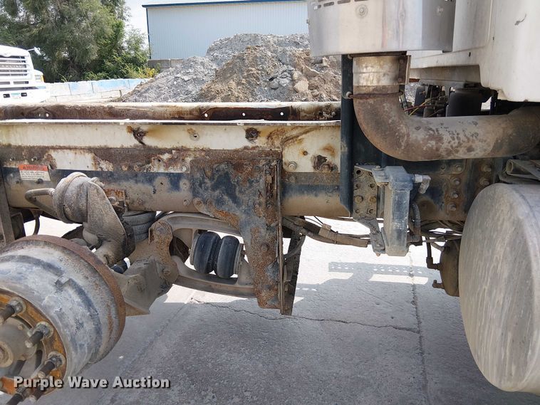 image for item DT6274 2007 Sterling truck cab and chassis