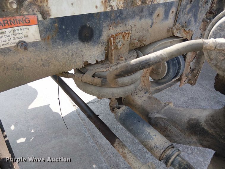 image for item DT6274 2007 Sterling truck cab and chassis