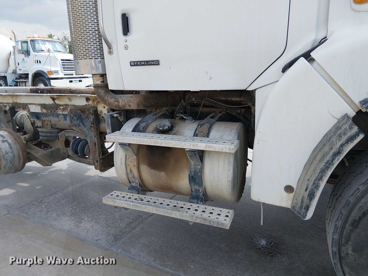 image for item DT6274 2007 Sterling truck cab and chassis