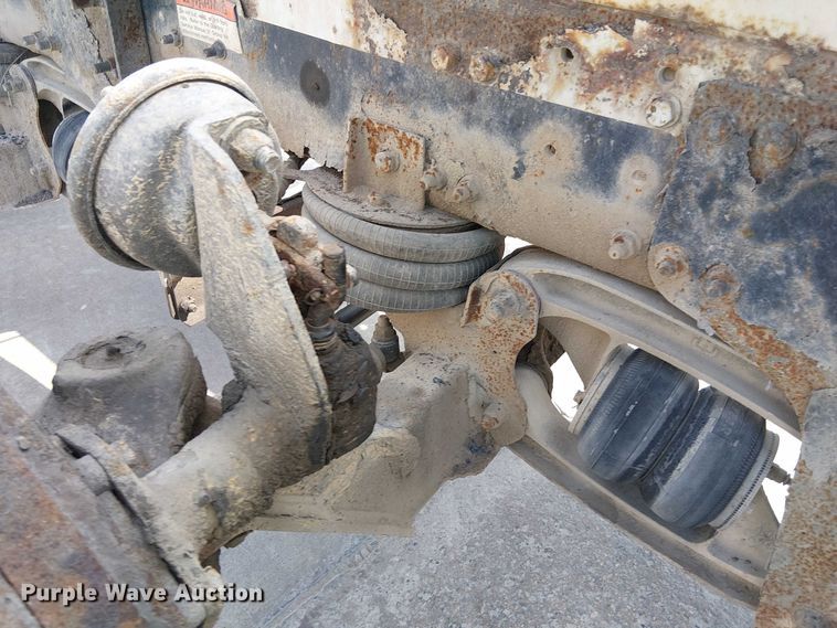 image for item DT6274 2007 Sterling truck cab and chassis