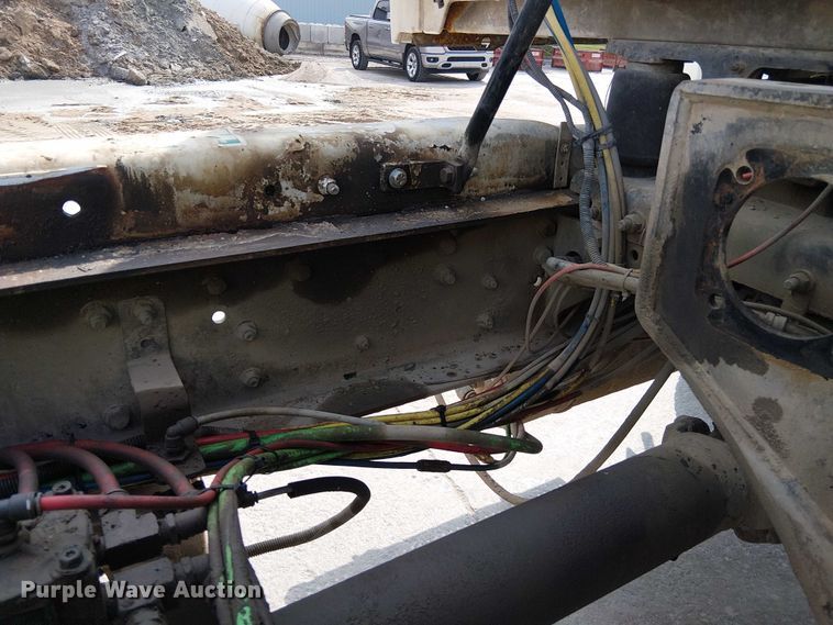 image for item DT6274 2007 Sterling truck cab and chassis