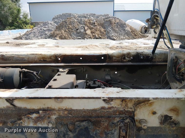 image for item DT6274 2007 Sterling truck cab and chassis