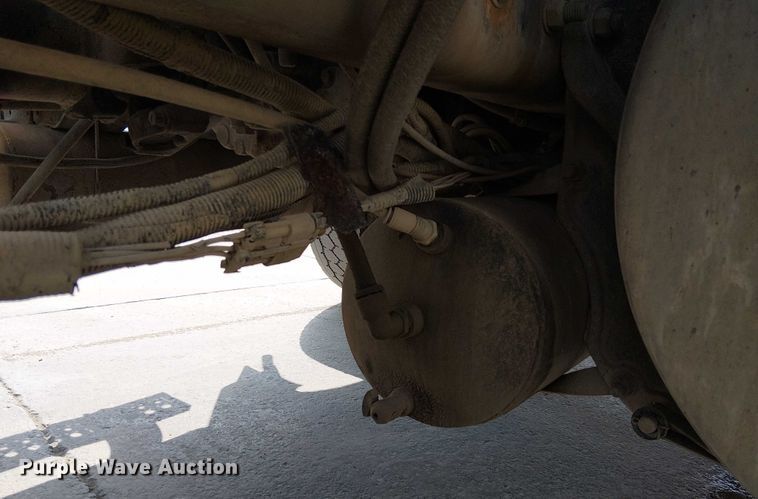 image for item DT6274 2007 Sterling truck cab and chassis