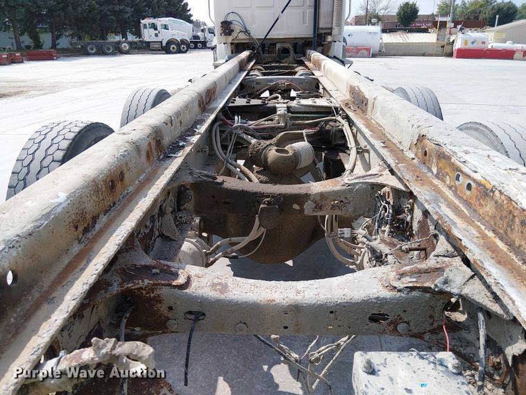 image for item DT6274 2007 Sterling truck cab and chassis