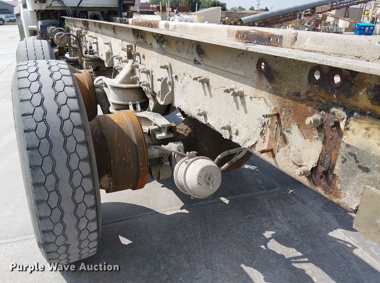 image for item DT6274 2007 Sterling truck cab and chassis