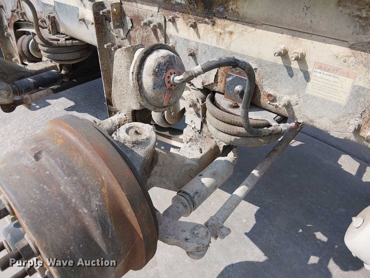 image for item DT6274 2007 Sterling truck cab and chassis