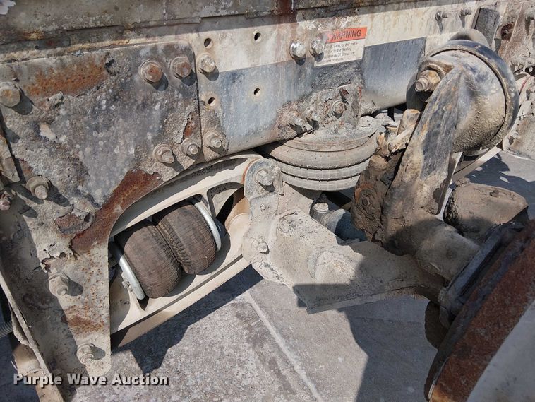 image for item DT6274 2007 Sterling truck cab and chassis