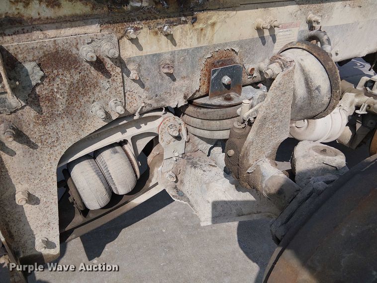 image for item DT6274 2007 Sterling truck cab and chassis