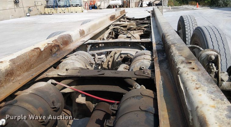 image for item DT6274 2007 Sterling truck cab and chassis