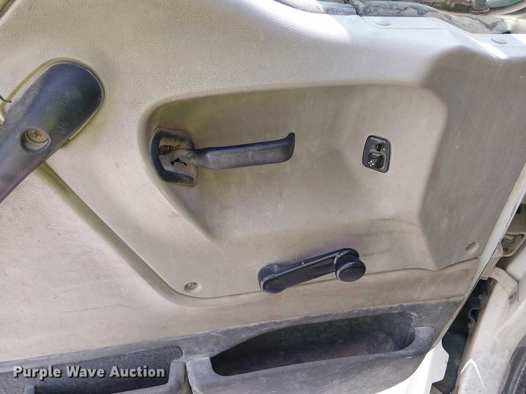 image for item DT6274 2007 Sterling truck cab and chassis