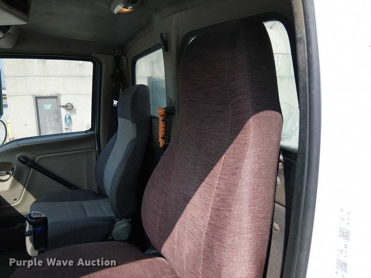 image for item DT6274 2007 Sterling truck cab and chassis