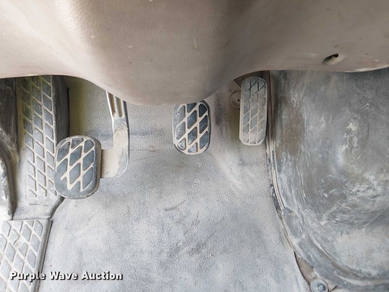 image for item DT6274 2007 Sterling truck cab and chassis