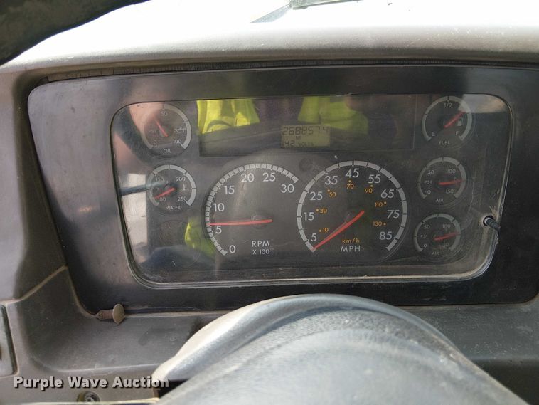 image for item DT6274 2007 Sterling truck cab and chassis