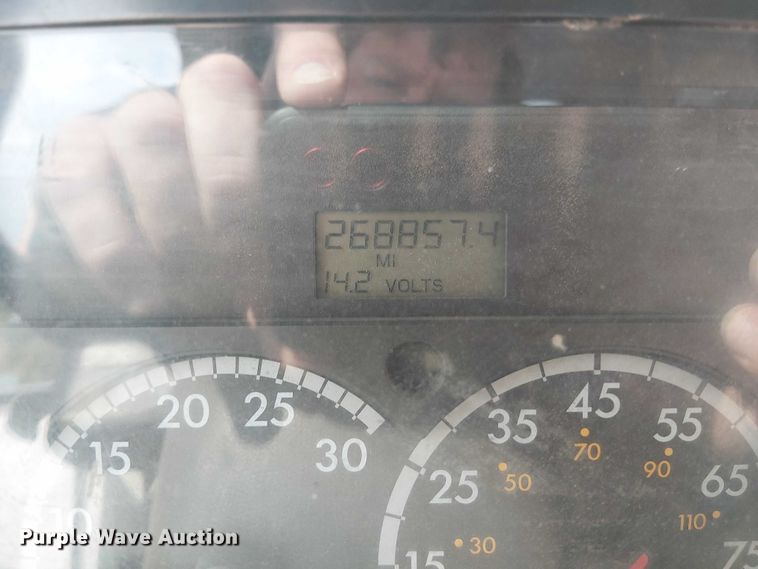 image for item DT6274 2007 Sterling truck cab and chassis