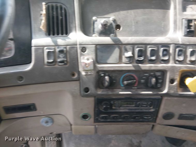 image for item DT6274 2007 Sterling truck cab and chassis