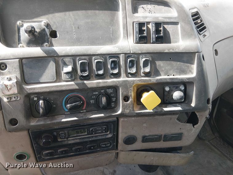 image for item DT6274 2007 Sterling truck cab and chassis